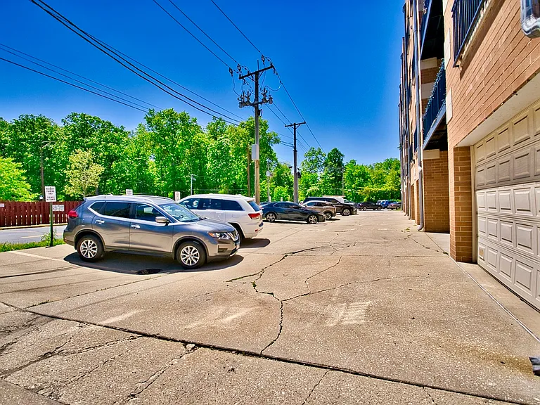 6425 W Touhy Ave #3B — Photo 2