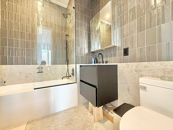4th image of 151 Carlton Ave #4G