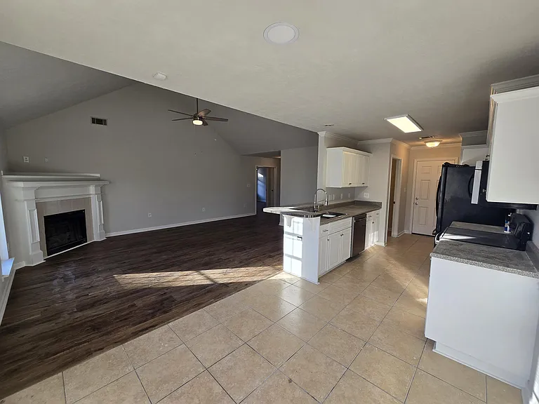 639 Lory Ln — Photo 9