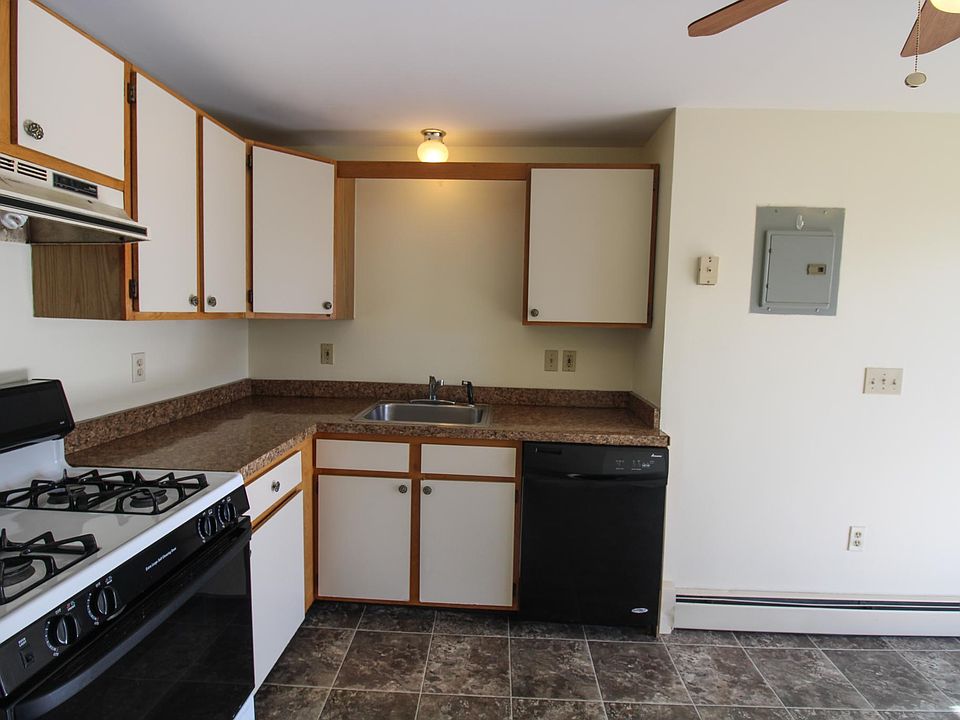 Kitchen with Dishwasher!