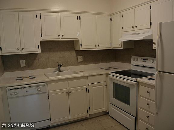 3rd image of 3808 Laramie Pl APT E