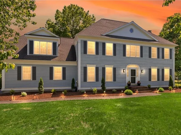 9 Bragg Rd, Foxboro, MA 02035