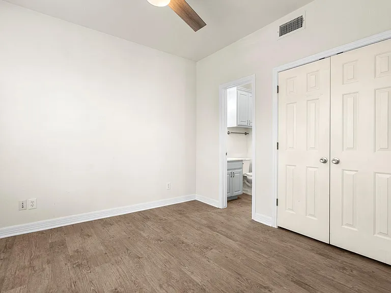 1100 W 25th St #101 — Photo 28
