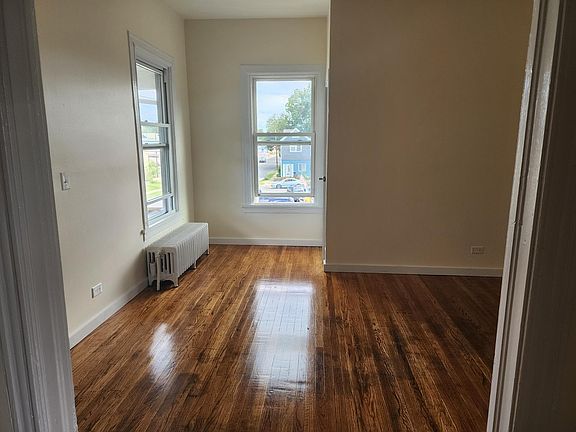 3rd image of 319 Foxhall Ave #2A
