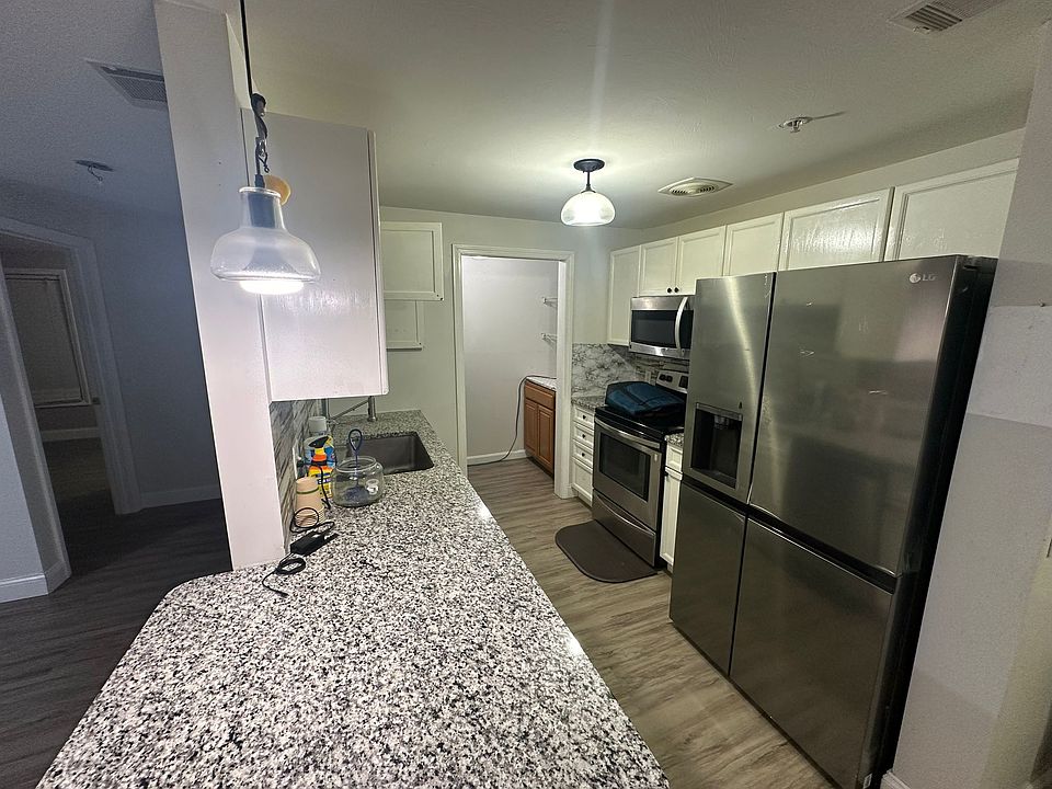 Kitchen with Island
