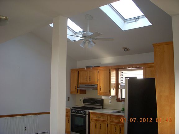 2nd image of 10 Bayview Ave