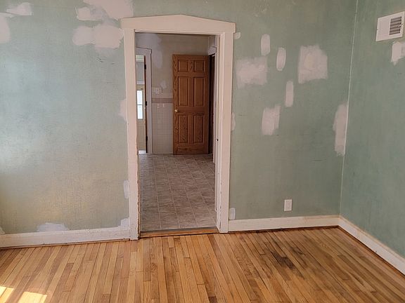 3rd image of 1670 N 39th Ave