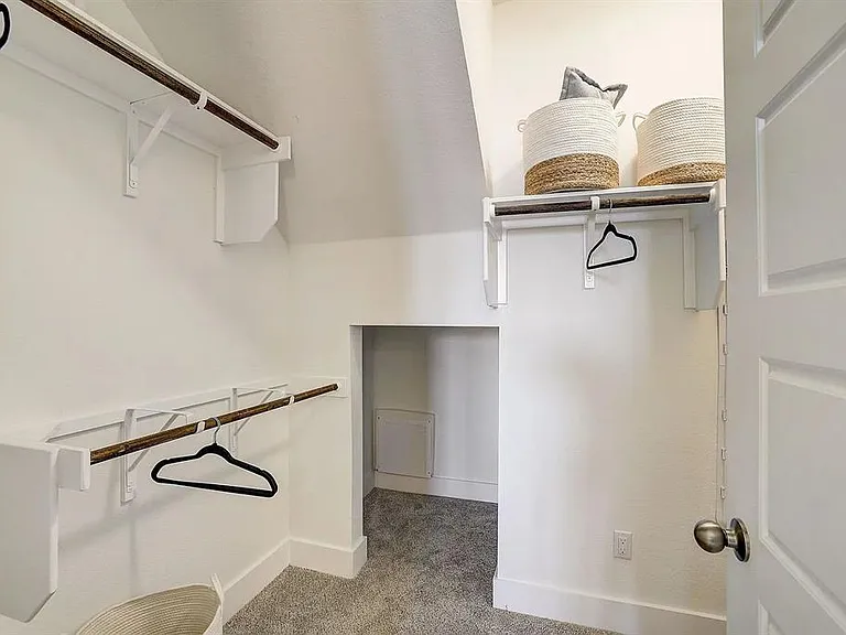 2027 Cora Ivy Ln — Photo 10