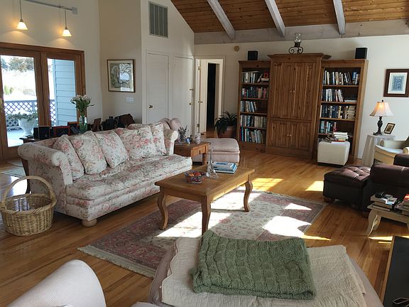 4th image of 22 Talkhouse Ln