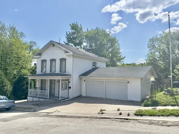 302 N Carroll St, Mount Carroll, IL 61053