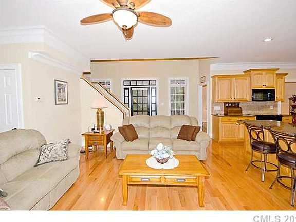 5th image of 4257 Woodsbury Ln