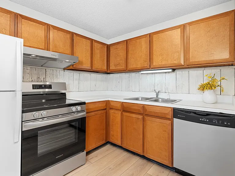 700 S Monarch St #207 — Photo 8