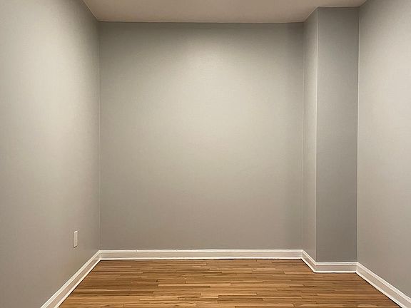 4th image of 527 E 234th St