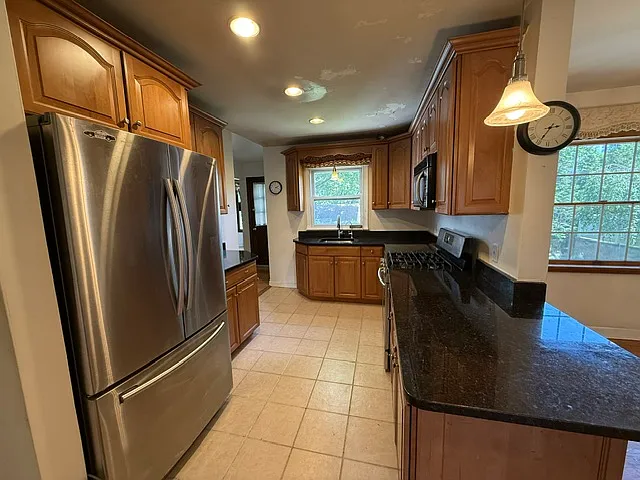 146 Heatherhill Rd — Photo 4