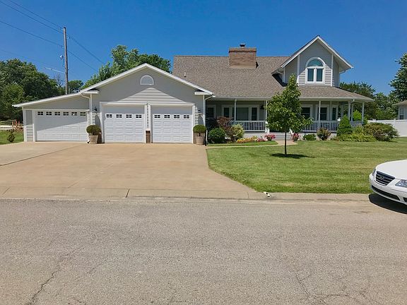 4th image of 1101 Cedar Crest Dr