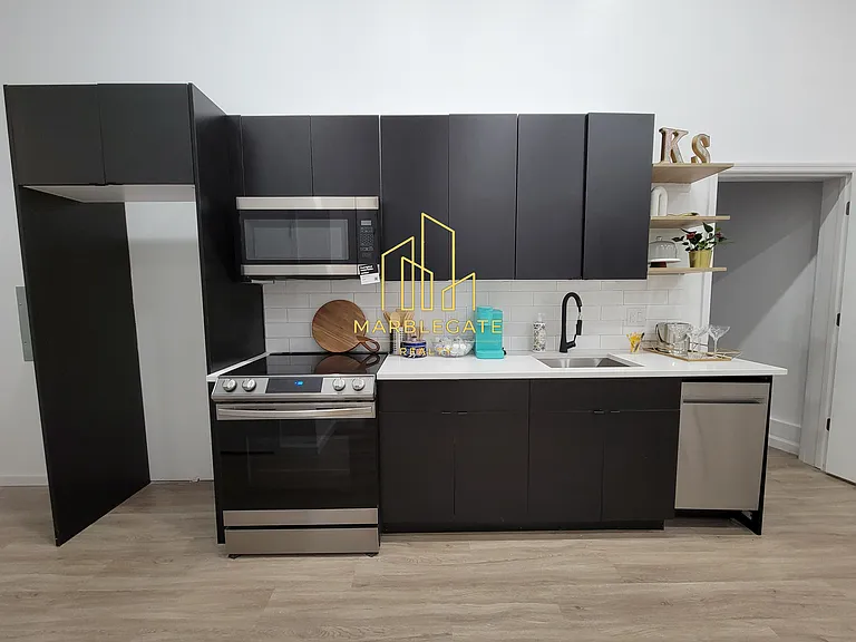 556-557 Market St #11C — Photo 7