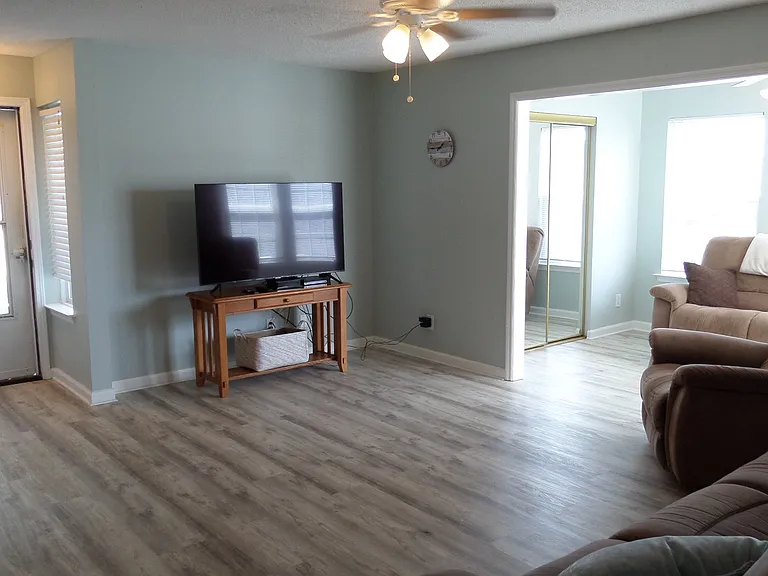 2266 Huntingdon Dr — Photo 16