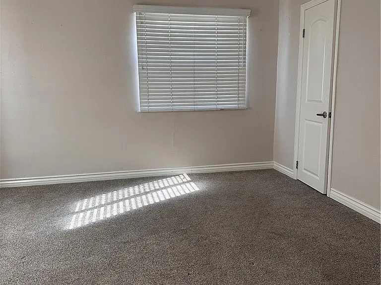 10917 Bryant St — Photo 3