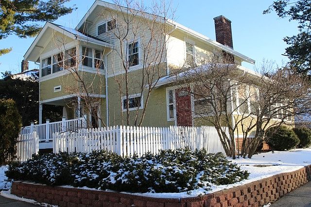 1st image of 304 N Chicago Ave