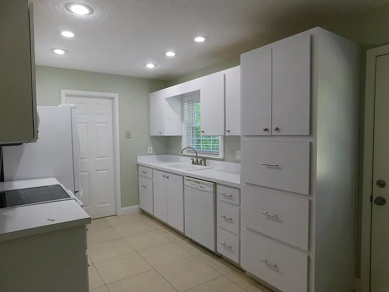 565 E Jessup Ave — Photo 5
