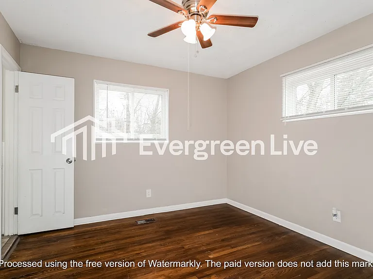 1070 Ozment Dr — Photo 9