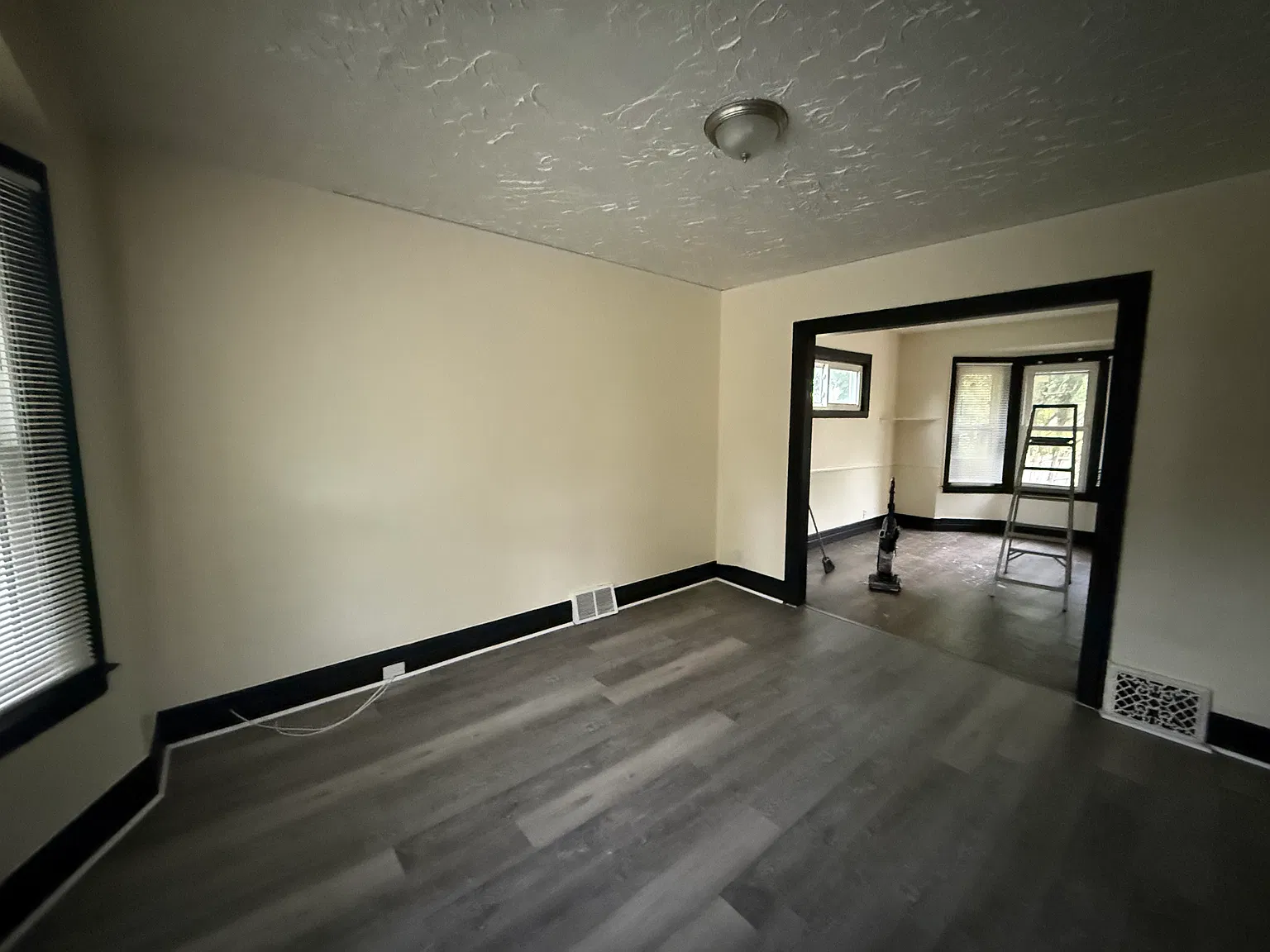 Very Large Colonial, Freshly Refinished — Photo 2