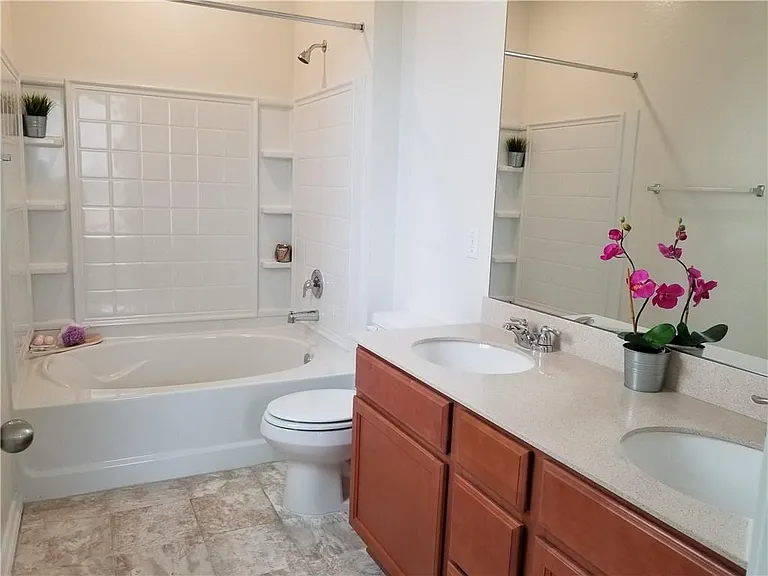 2950 E Old Settlers Blvd #4 — Photo 19