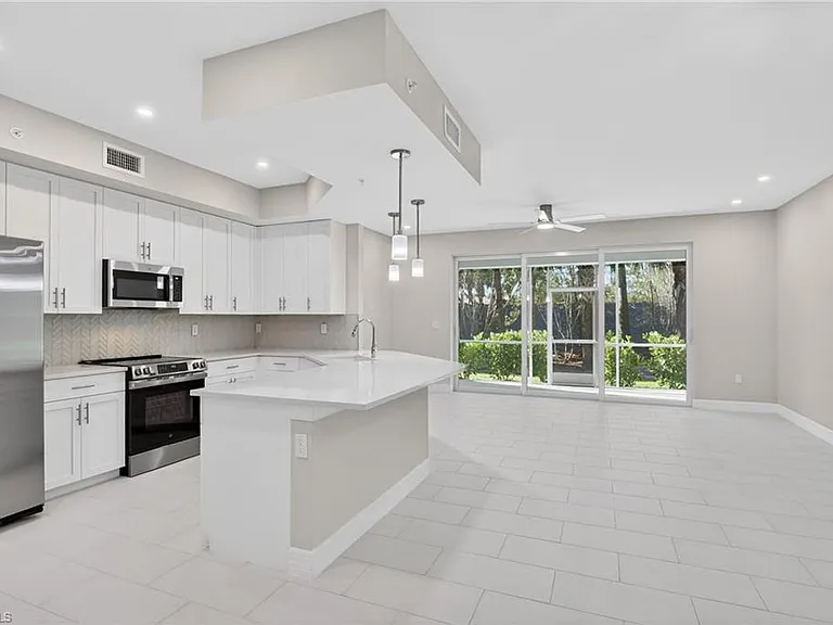 286 Indies Dr E #101 — Photo 2