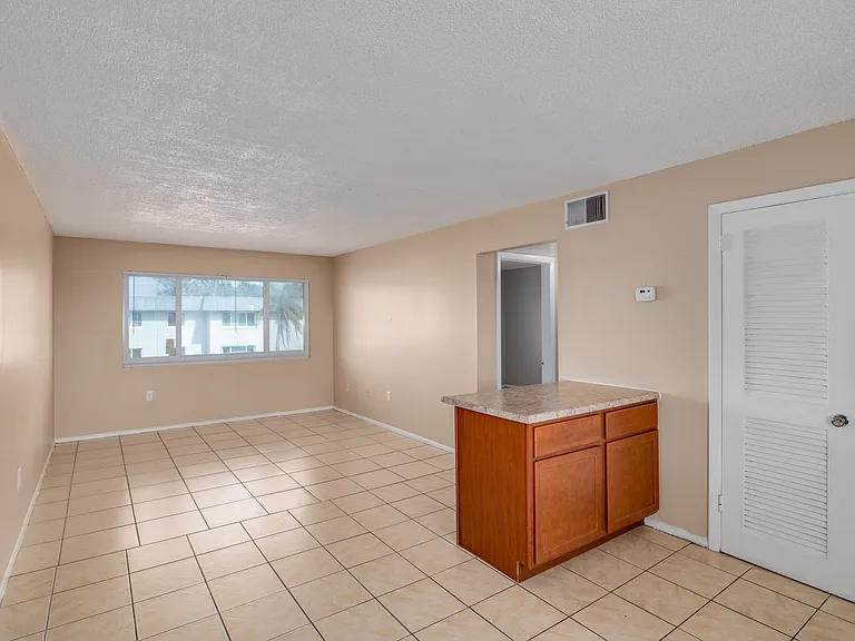 8372 Beacon Blvd — Photo 13