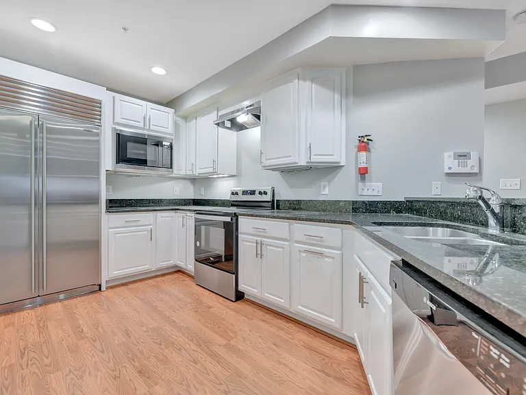 1360 Kenyon St NW #B — Photo 22