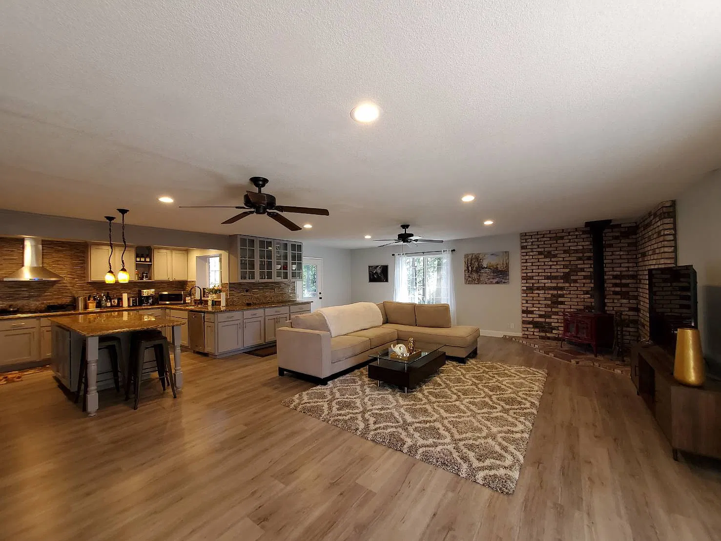 2 bed, 1962 sqft, $2,900 — Photo 3