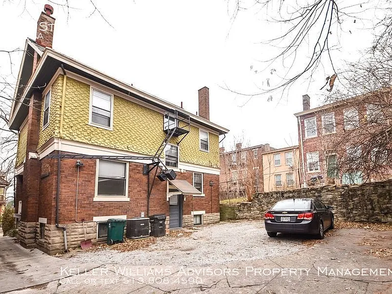 2372 Stratford Ave — Photo 1