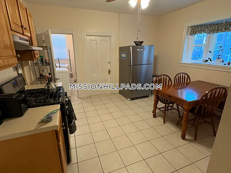 123 Hillside St #1 — Photo 3