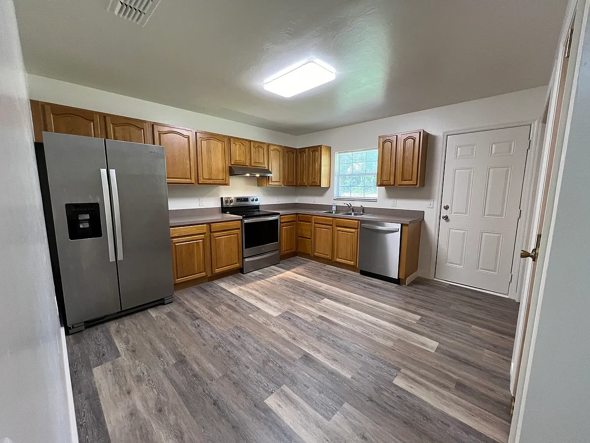 Building Photo - 1439 N Paris St #3