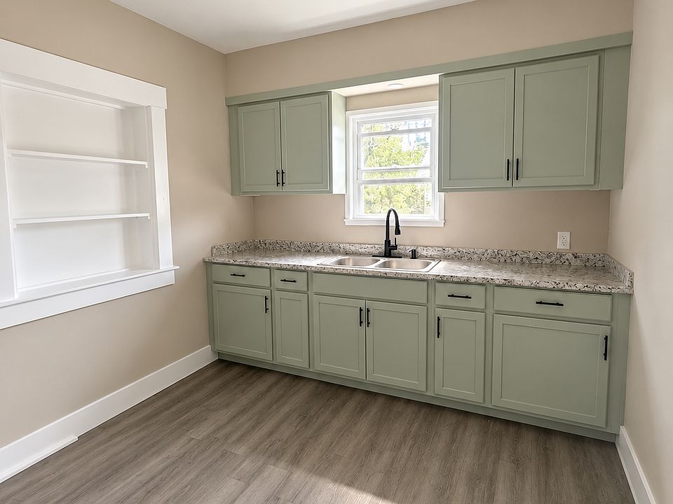 1st image of 903 E 130th St #2