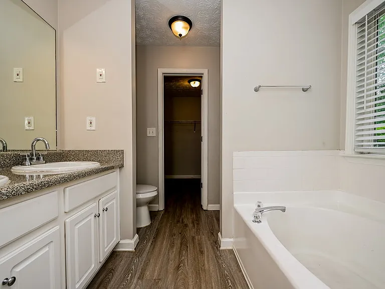 330 Fieldstone Ln — Photo 10