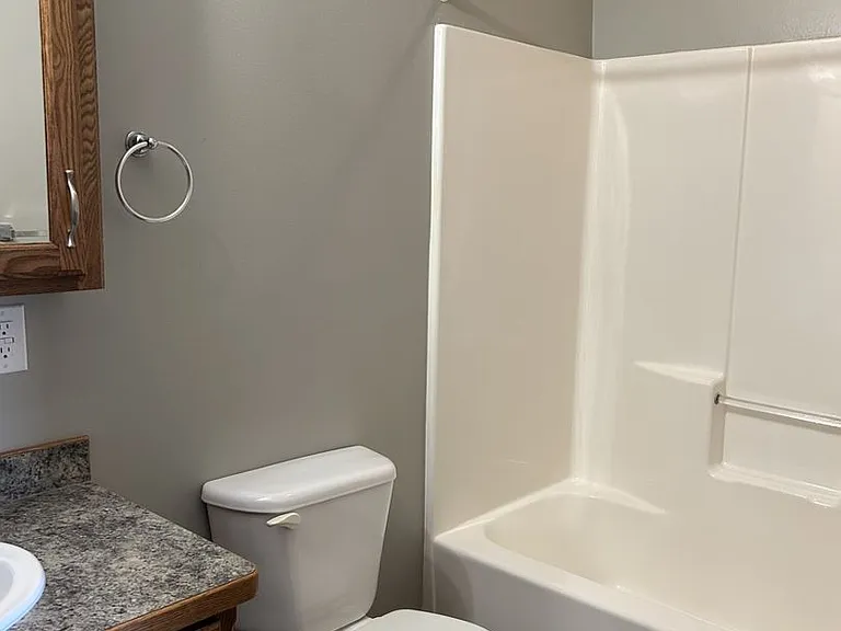 719 E Madison St — Photo 11