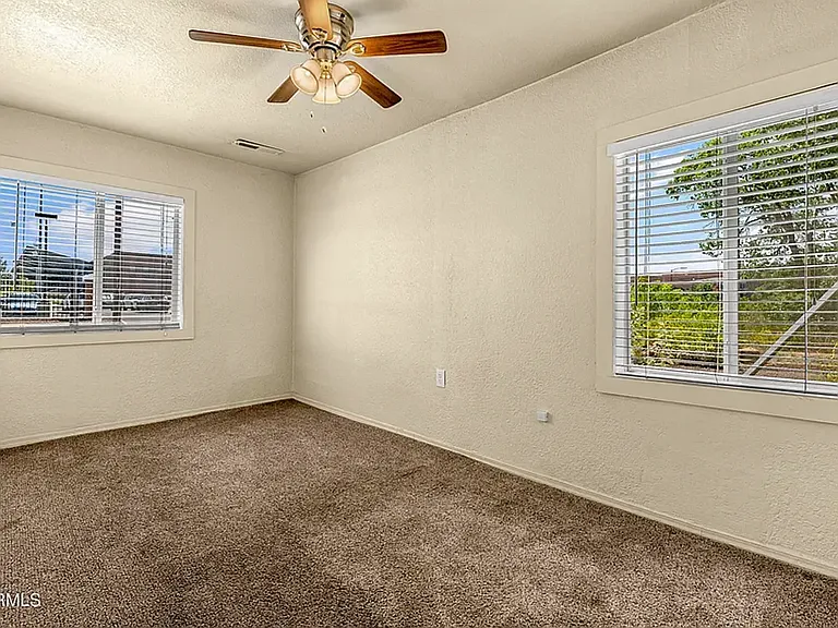 114 E Franklin Ave — Photo 11