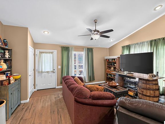 4th image of 97 Baldwin Ct