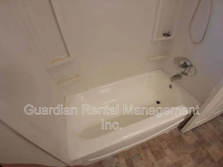 325 Albany St #2 — Photo 7