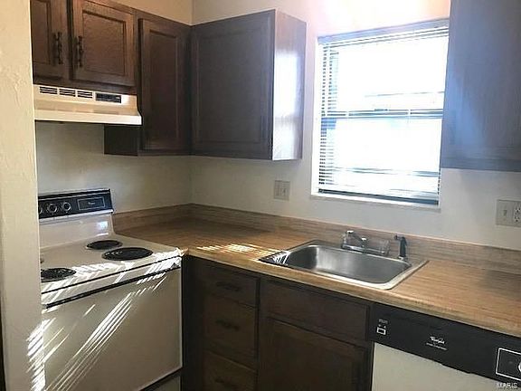 3rd image of 84 Peachtree Ln