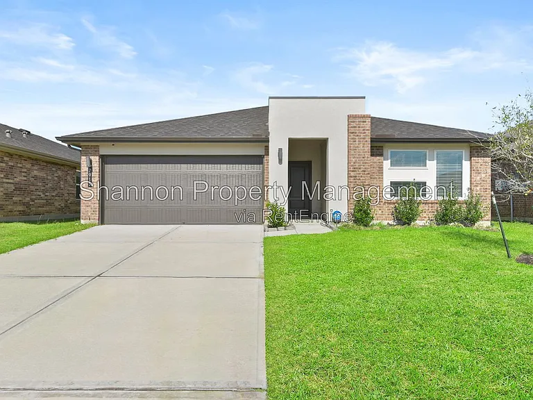 7915 Murciana Dr — Photo 1