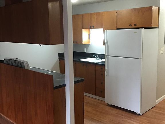 2nd image of 422 N I St APT 3