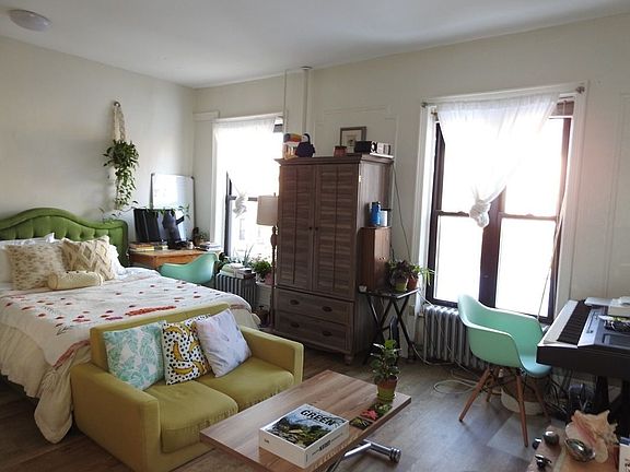 3rd image of 395 Hancock St APT 3R
