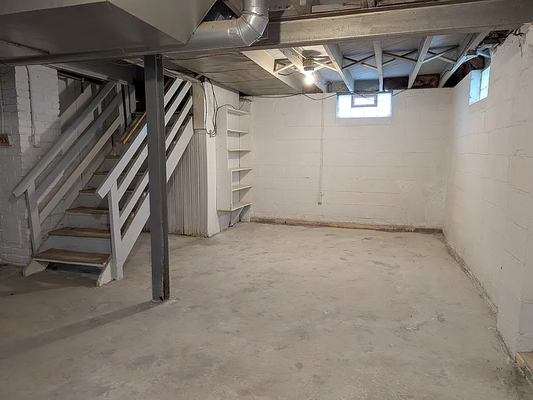 695 Algonquin St — Photo 13