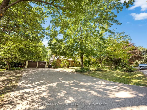1610 Magenta Ct, Mississauga, ON L5G 3A7