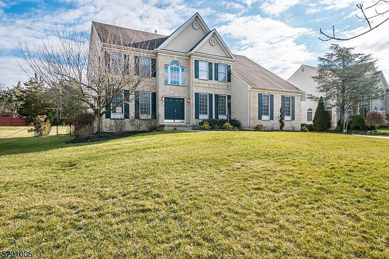 1st image of 26 Margaret Dr