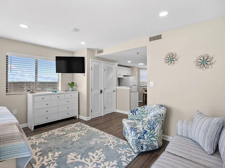 5905 S Kings Hwy #1004 — Photo 8