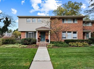 1055 Wimbleton Dr #1, Birmingham, MI 48009