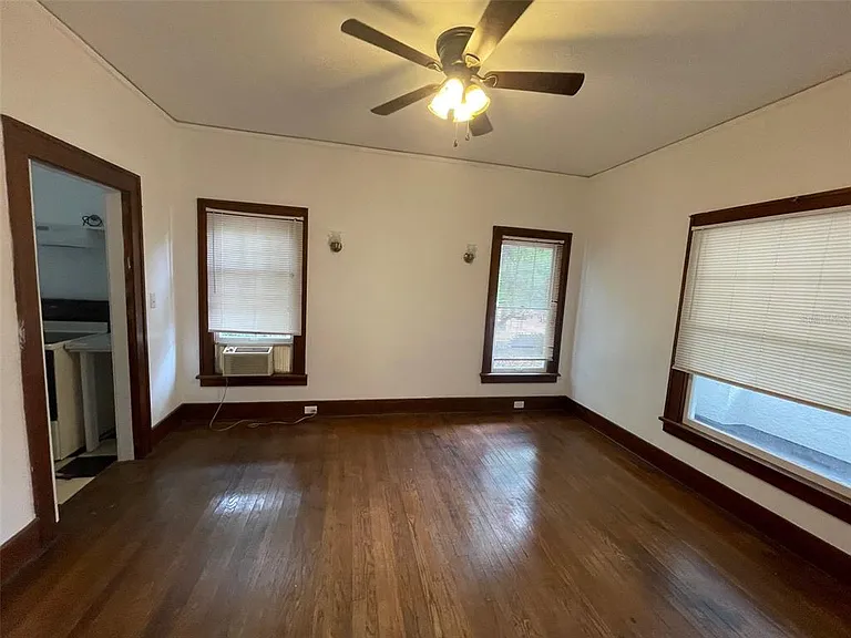 2635 W University Ave — Photo 5